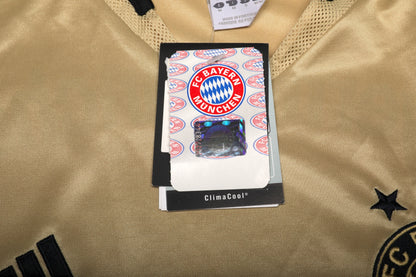 Bayern Munich 2005-06 Away Jersey Paolo Guerrero #33 Kit - M *BNWT*