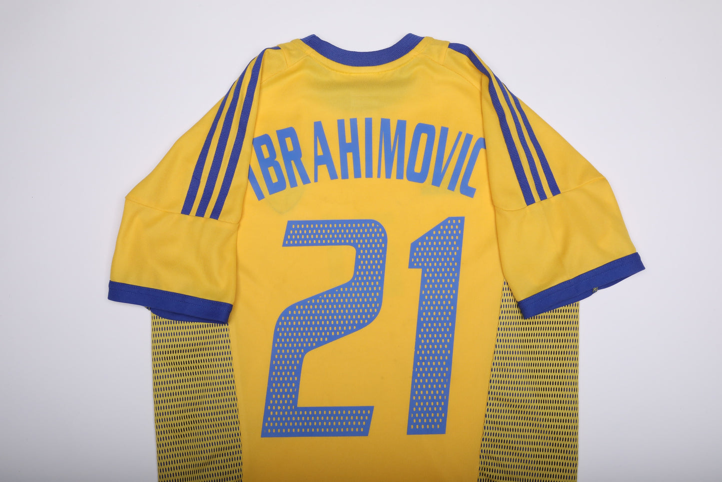 Sweden 2002-03 Home Jersey Zlatan Ibrahimovic #21 Kit - (8.5/10) - S