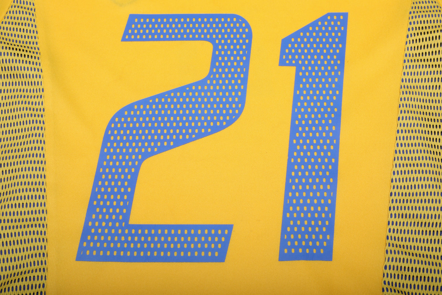 Sweden 2002-03 Home Jersey Zlatan Ibrahimovic #21 Kit - (8.5/10) - S
