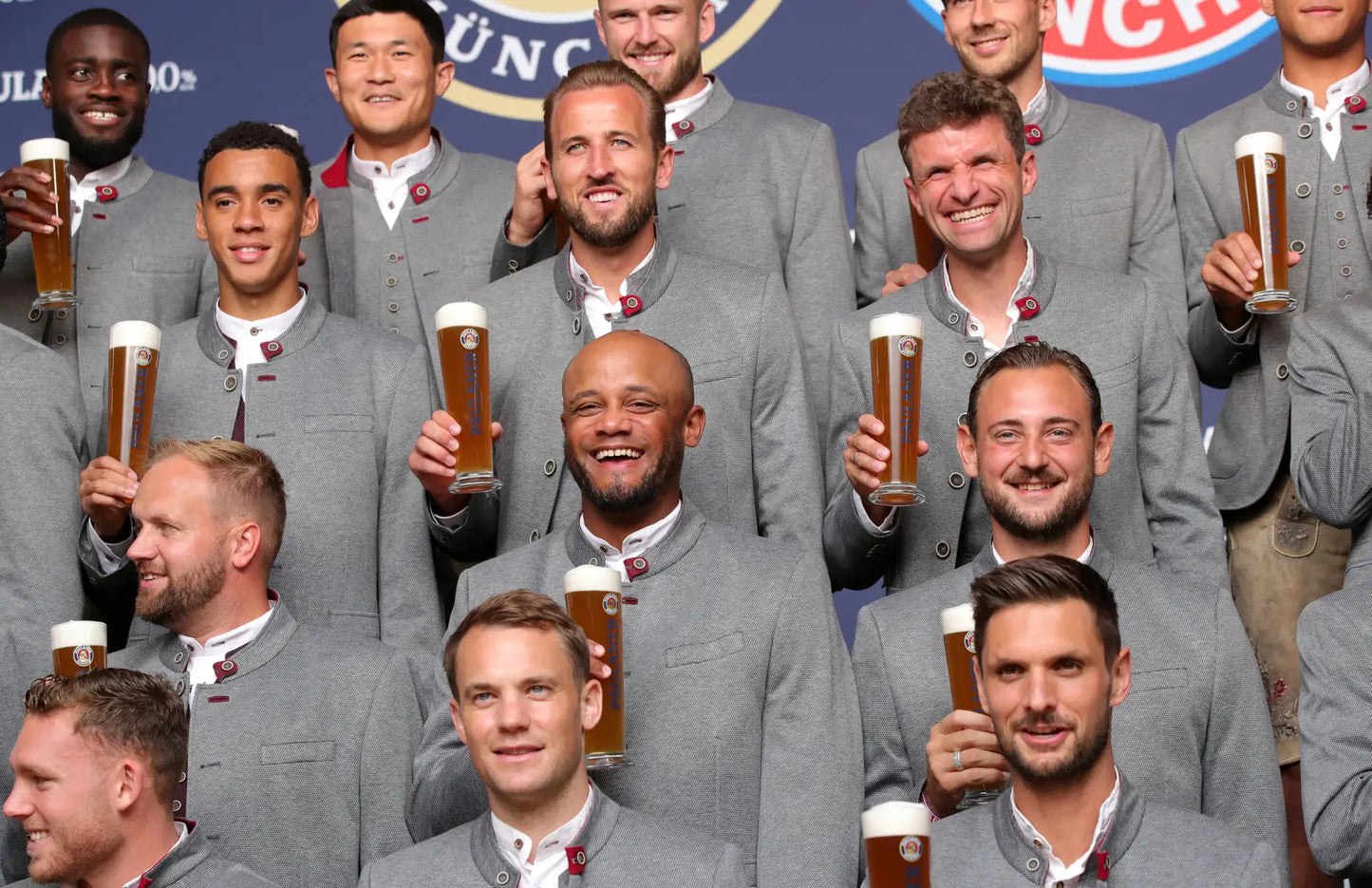 Bayern Munich 2024-25 Wiesn Oktoberfest Jersey Harry Kane #9 Kit - (8/10) - XL