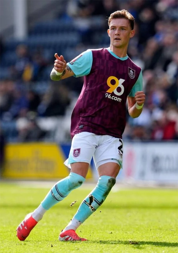 Burnley FC 2024-25 Home Jersey Oliver Sonne #2 Kit - XL *BNWT*