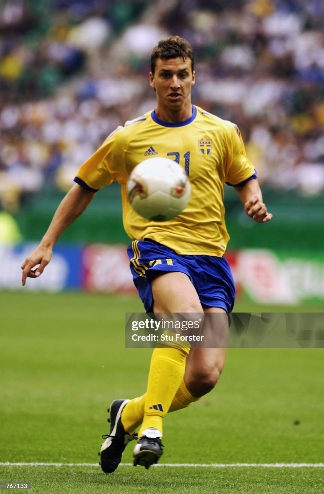 Sweden 2002-03 Home Jersey Zlatan Ibrahimovic #21 Kit - (8.5/10) - S