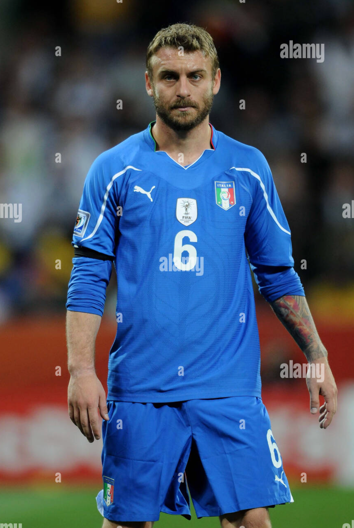 Italy 2010-12 Home Jersey De Rossi #6 Kit - (8.5/10) - XL